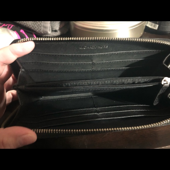 Michael kors wallet - Picture 3 of 3